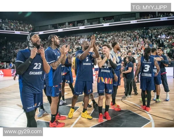 步行者与国王激战正酣NBA赛场精彩对决引人瞩目