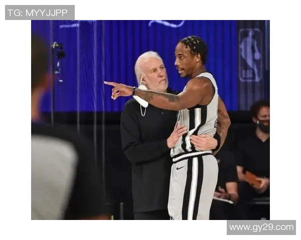 德罗赞与邓肯的巅峰对决:谁才是篮球历史上的真正巨星 德罗赞与邓肯的巅峰对决:谁才是篮球历史上的真正巨星