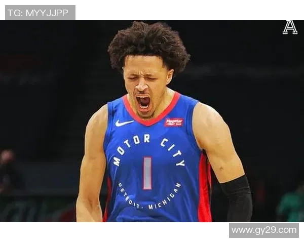 凯德坎宁安：年轻球星如何在NBA赛场上崭露头角与成长之路