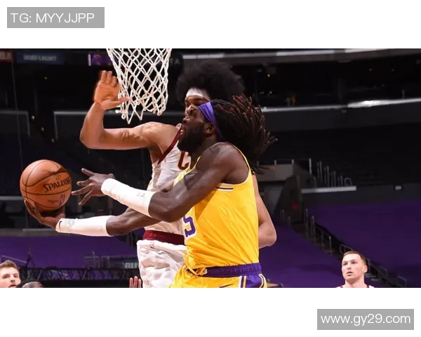 勇士与湖人激战正酣雨燕直播全程呈现精彩瞬间